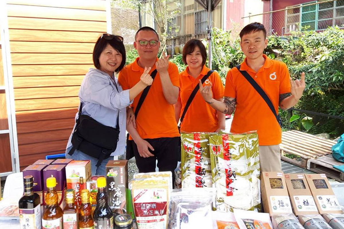 九個菓子受邀至平溪農會廣場擺攤